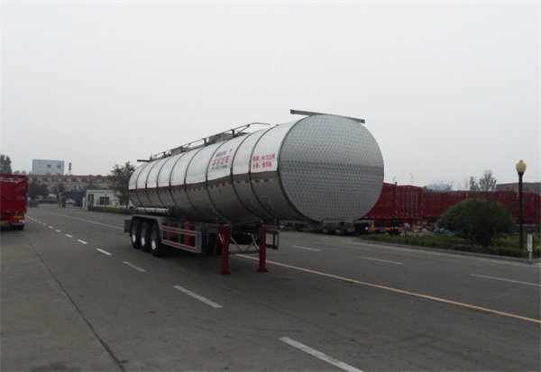 LHY9401GSYA铝合金食用油运输半挂车(图2) LHY9401GSYA铝合金食用油运输半挂车(图2)